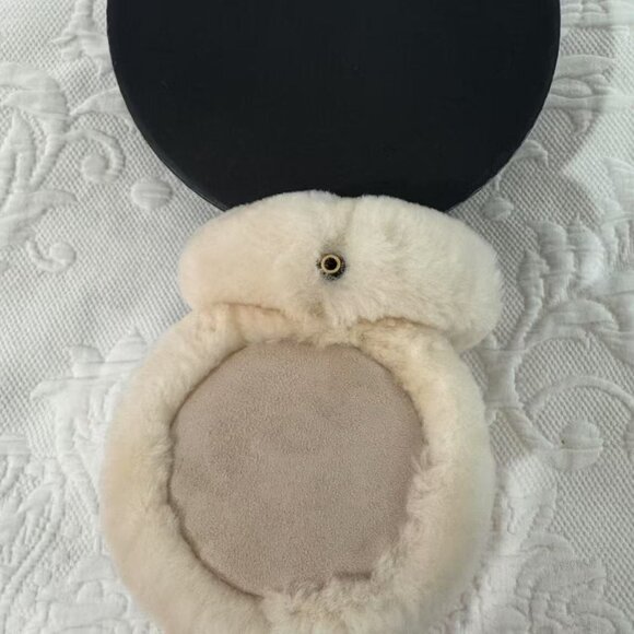 UGG Sheepskin Earmuffs with Headphones & Box - Picture 5 of 7